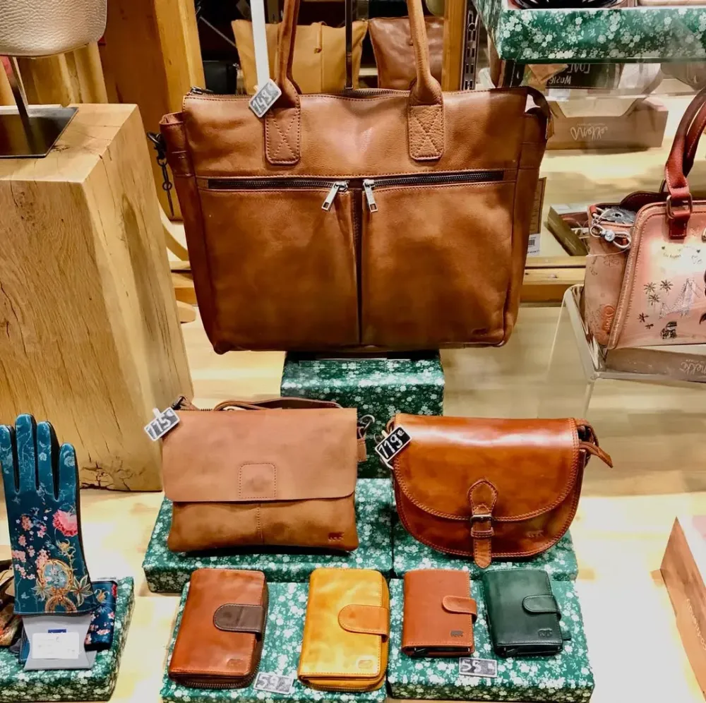 Maroquinerie de la boutique Anny Pierre (1)